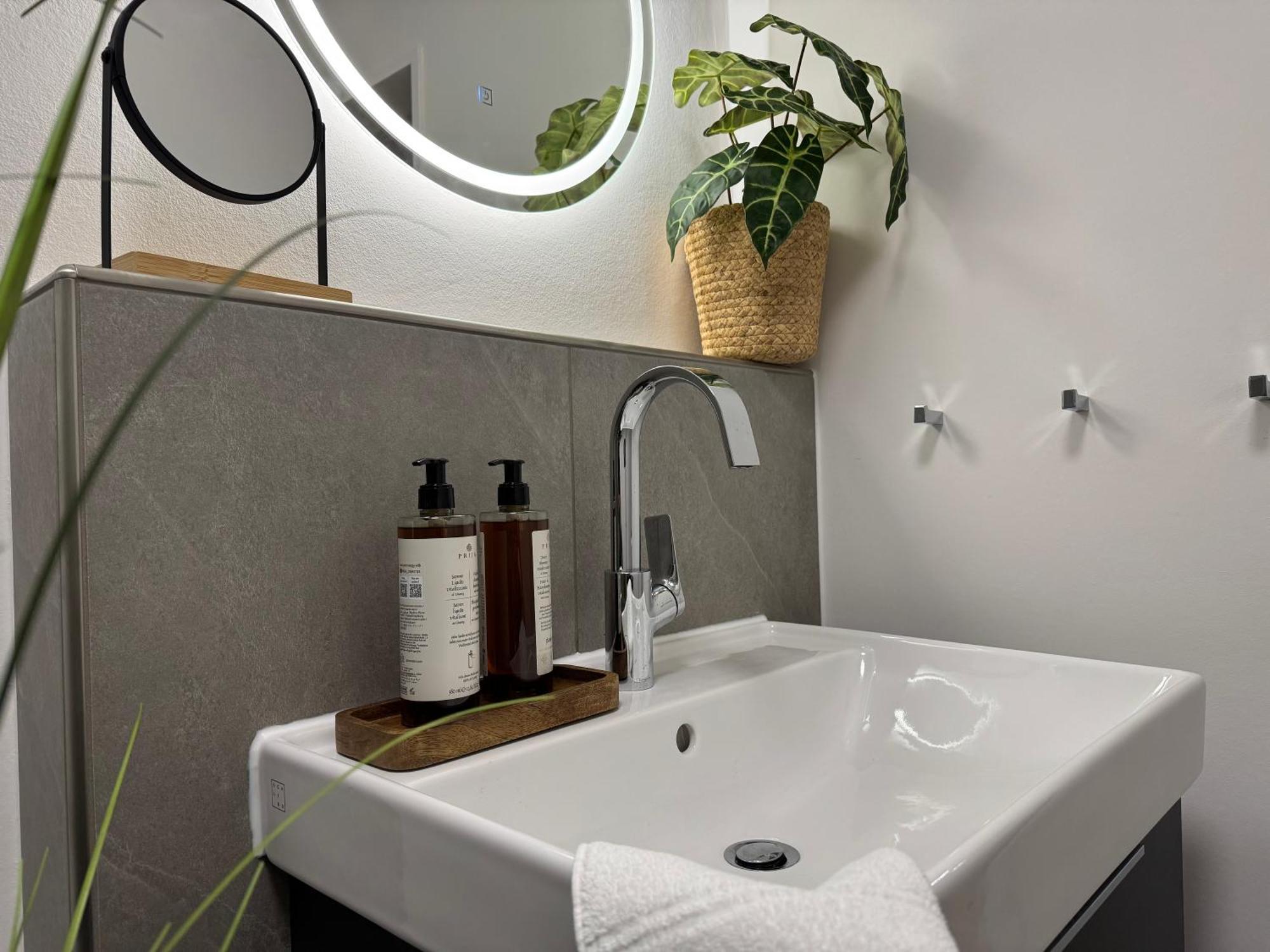 Mel&Bens Modern Oak-Apartments Fuer Bis Zu 12 Personen Bremen Exterior photo